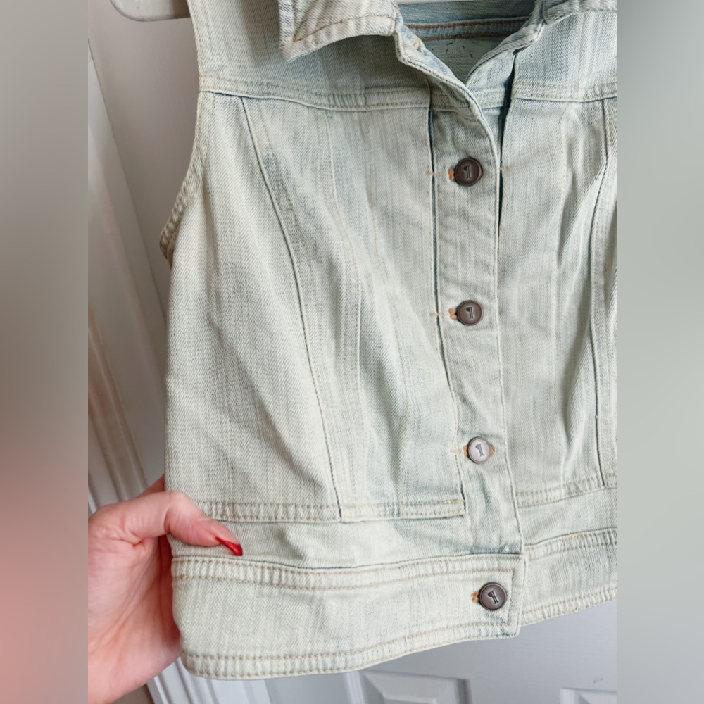 Denim Vest S to M deer 🦌 skull rose 🌹 appliqué embroidered light wash blue - Picture 8 of 14